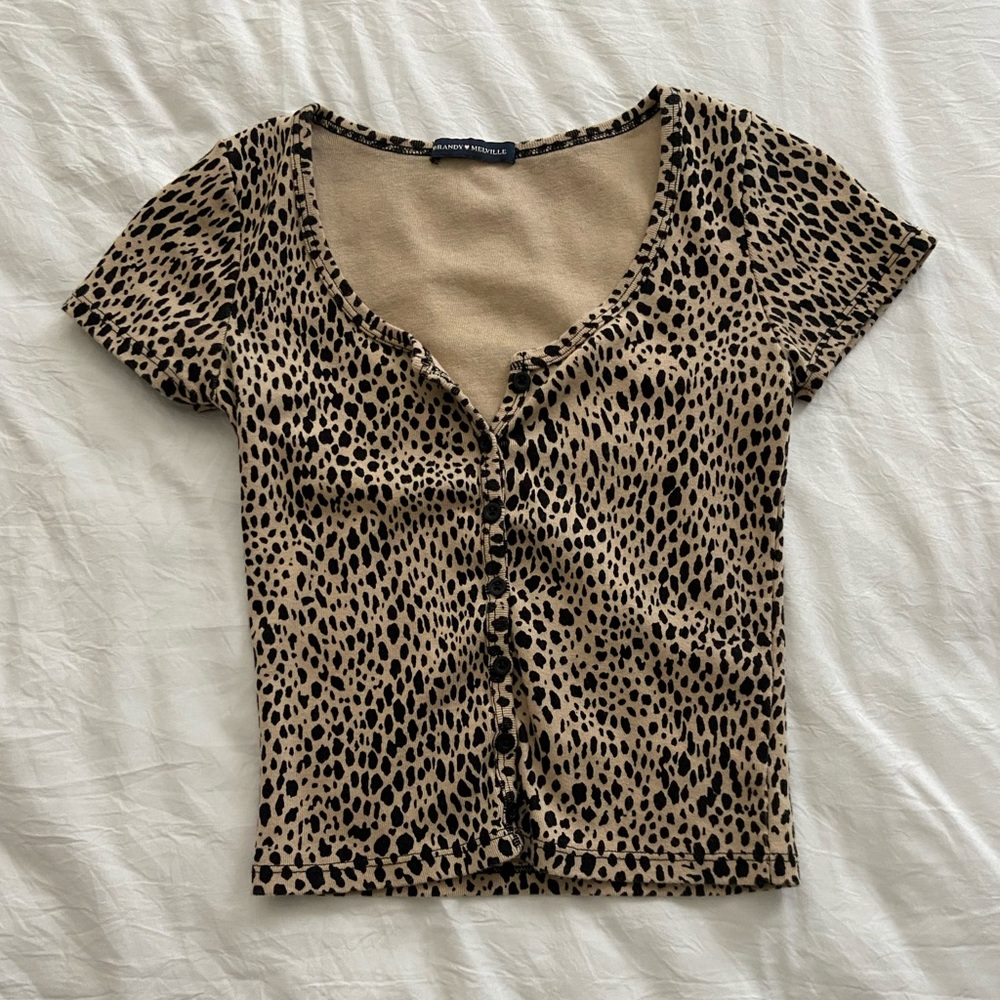 brandy melville crop shirt